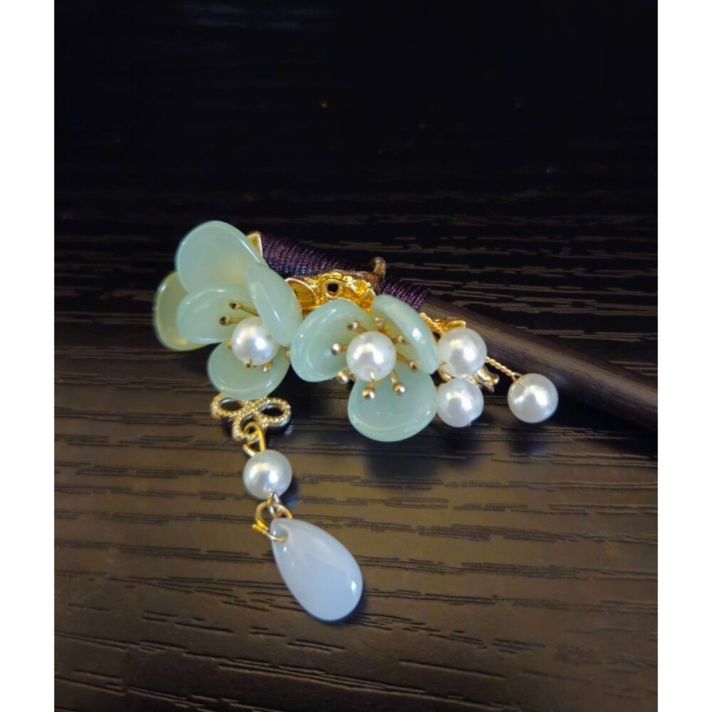 Delicate Feminine Floral Hair Pin  Mint Green Flowers with Gold Detailing - NWOT